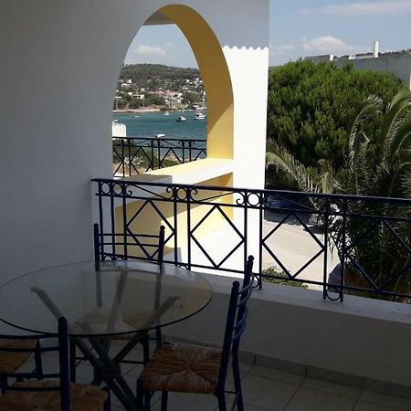 The Swan And The Gull, Porto Rafti Yacht Harbor Apartment מראה חיצוני תמונה