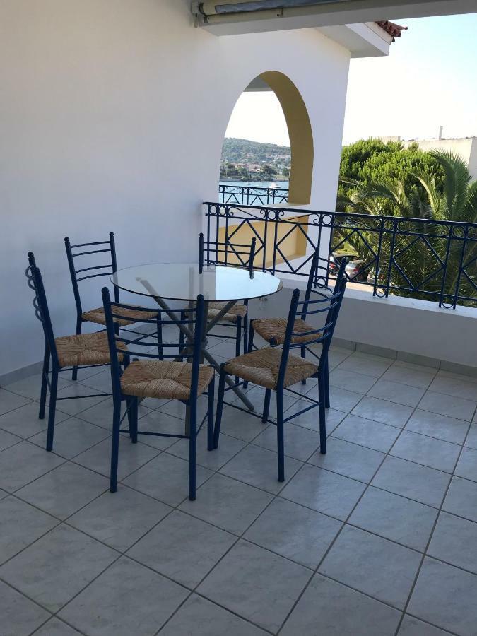 The Swan And The Gull, Porto Rafti Yacht Harbor Apartment מראה חיצוני תמונה